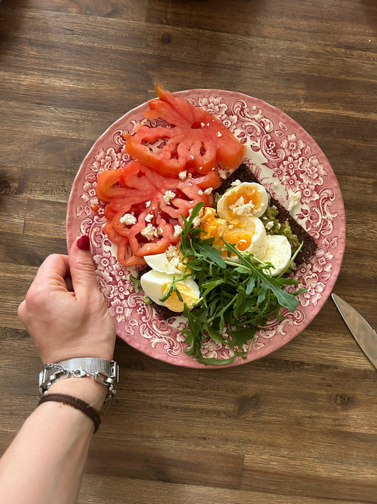 pink plate tomato boiled eggs arugula