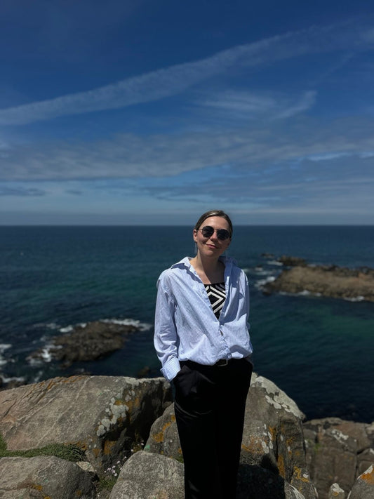 woman blue shirt at the sea side